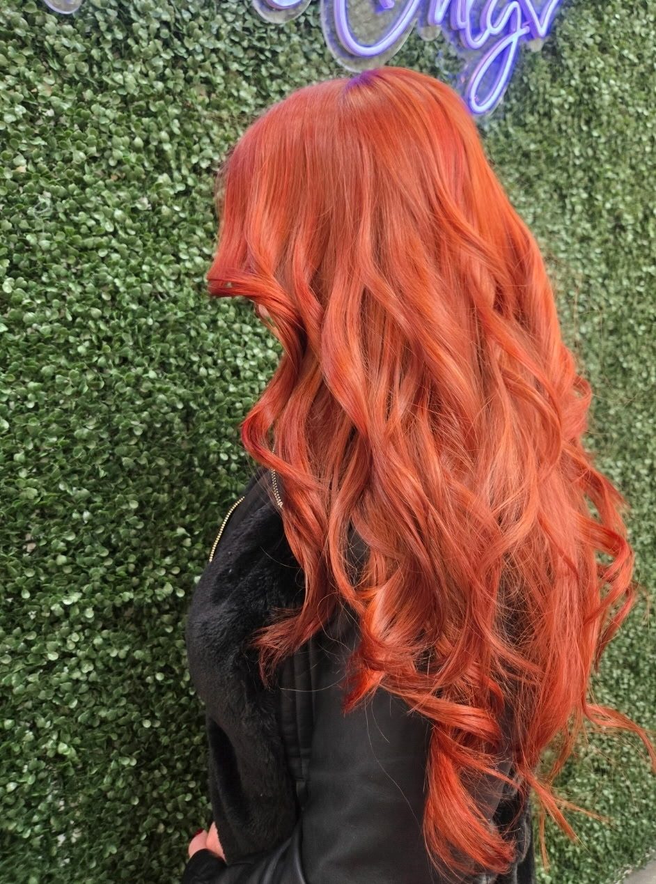Cabello largo color cobre con ondas
