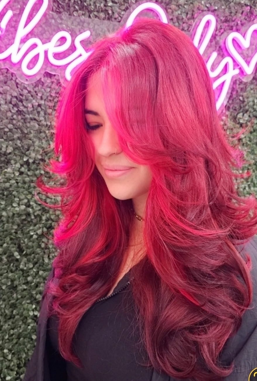 Melena roja intensa con ondas